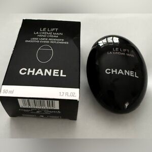 CHANEL Le Lift Hand Cream in Black